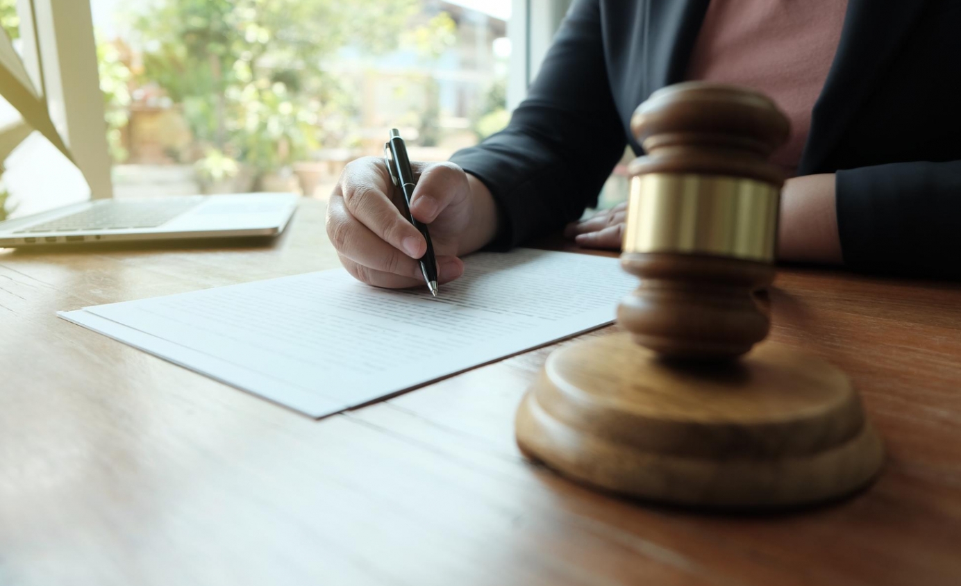 32-letni mężczyzna, mimo sześciu sądowych zakazów prowadzenia, przyjechał samochodem na przesłuchanie w Żaganiu